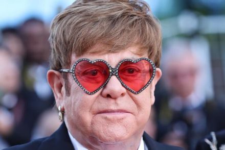 Világsztárok faggatják Elton Johnt: „A legfőbb kihívásaim a félénkségem és a szexualitásom”