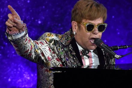 Elton John is elítéli a Brunei Szultánság homoszexuálisok kivégzését legalizáló törvénykezést