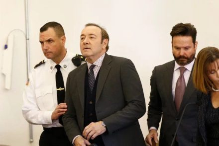 Kevin Spacey meg sem mert szólalni a szexuális bántalmazás ügyét tárgyaló bíróságon