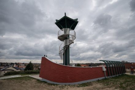 Olyan magas volt a felszabadulás-emlékmű, hogy a rendszerváltás után átépítették kilátóvá