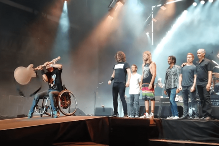 Remek fricskát adott a Foo Fighters a Pesti Srácok újságírójának uszítására