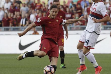 Francesco Totti kórházi gépek vásárlásáért kampányol