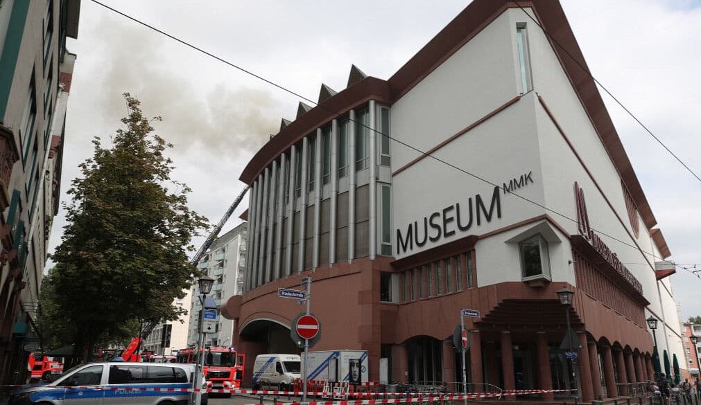 frankfurti modern muveszeti muzeum tuz