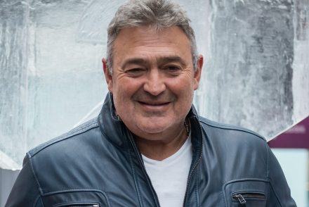 Gesztesi Károly fia felháborodva tiltakozik, hogy újratemetéssék édesapját