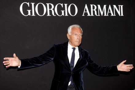 Giorgio Armani divatdiktátor, aki ösztönösen megérzi még az apró stílushibákat is