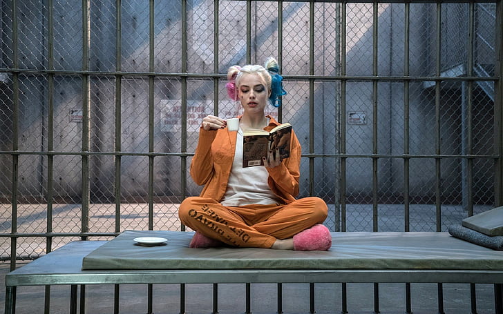Harley Quinn Olvas Margot Robbie Karanten Olvasas