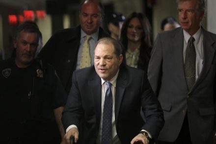 Az Amerikai Pite sztárja szerint Weinstein azzal fenyegette, hogy véget vet a karrierjének