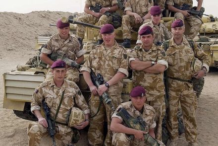 Az egykori háborús tudósító utánajárt, miért bombáztak le amerikai pilóták brit harckocsikat Irakban