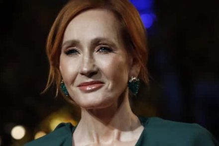 J. K. Rowling új regénye, a Troubled Blood a transzfób hangulatkeltés ellenére első helyen nyitott az eladási listán