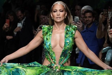 Divatháború tört ki a Fashion Nova és a Versace között