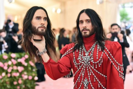 Ellopták Jared Leto fejét, amit a Met Gala rendezvényen használt