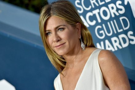 Jennifer Aniston nem fukarkodik, ha rasszizmusról van szó: 300 milliót adományozott