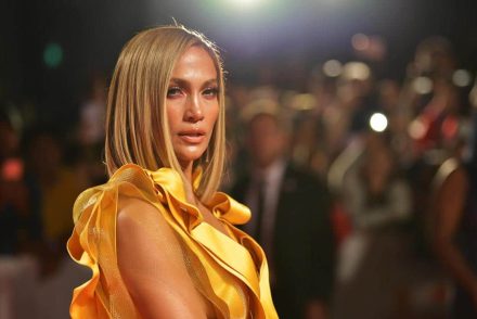 Ki ez a rejtélyes alak Jennifer Lopez Instagram-fotóján?