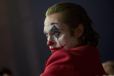 A mozis lövöldözés miatt tiltást vezettek be az új Joker-film kapcsán