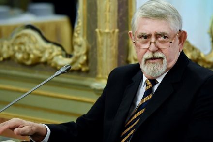 Kásler Miklós új irodalmi díjat alapított és ez is a rendet szolgálja ki