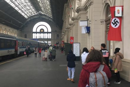 A Keleti pályaudvart ellepték a nácik