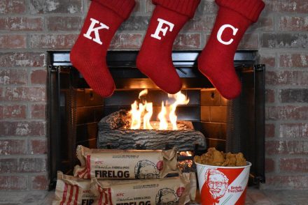 A KFC sült csirke illatú tűzifát adott ki