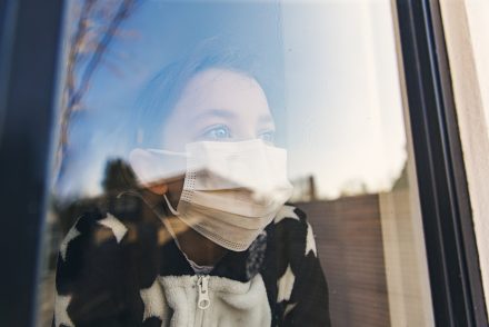 Levegőben terjedő koronavírust találtak egy vuhani kórházban