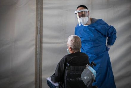 Egy koronavírusból gyógyult férfi elmondta, milyen légzéstechnika mentette meg a lélegeztetőgéptől