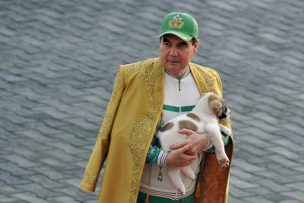 Türkmenisztán egyszerűen betiltotta a koronavírus szót