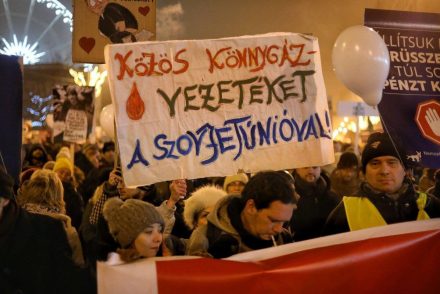 „Közös könnygáz-vezetéket Szovjetunióval” – Fotógaléria a Kétfarkú békemeneteléről