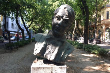 El akarták lopni Kosztolányi Dezső mellszobrát Szabadkán