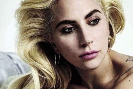 Lady Gaga fiatal szerzők írásaiból készült válogatáskötetet készül kiadni