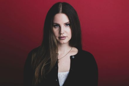 Elvesztette a hangját Lana Del Rey, elmaradnak a koncertjei