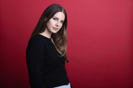 Lana Del Rey régóta várt verseskötetéből osztott meg egy ízelítőt