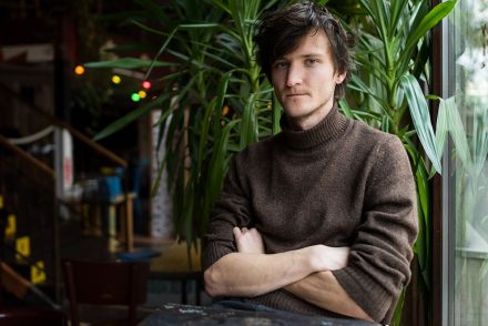 Kultúra a karanténban – Lázár Domokos: „A világ legnagyobb országait (is) félhülye, infantilis populisták vezetik”