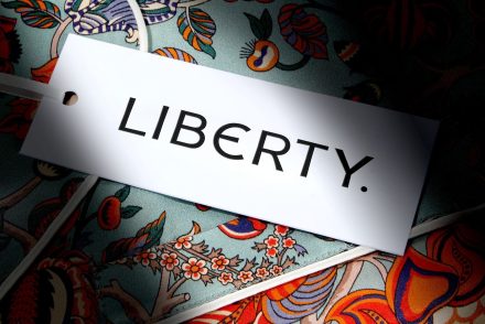 Új, korszerű arculatot kapott az ikonikus londoni luxusáruház, a Liberty