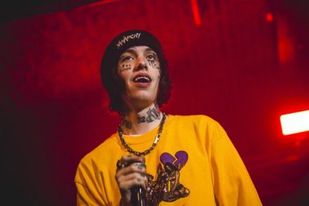 Lil Xan fegyvert rántott az utcán, mert egy férfi megkérdezte, miért nevezte unalmasnak 2Pac-ot