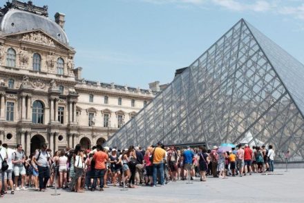 Vajon megérkezik a világ legdrágább festménye a Louvre Da Vinci-kiállítására?