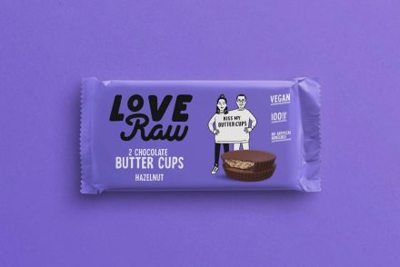 A LoveRaw csoki új arculata a vegánsághoz kapcsolódó régi sztereotípiákat kívánja eloszlatni