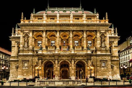 Egy antikváriumból kerültek elő az Operaházból ellopott könyvritkaságok