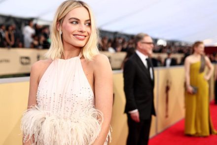 Margot Robbie stílusa visszaugrott a ’90-es évekbe a karantén idejére