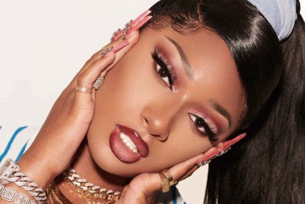 Megan Thee Stallion rappernő azt állítja, vasárnap többször is rálőttek