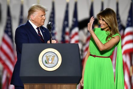 Melania Trump zöld ruhája ismét reflektorfénybe került