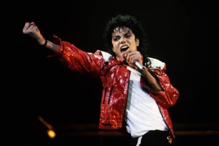10 éve hunyt el Michael Jackson, a százak sírva emlékeztek meg a popkirályról