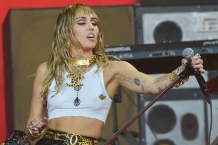 Miley Cyrus a karanténban énekelte el a Pink Floyd Wish You Were Here című dalát