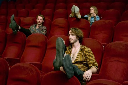 A norvég-magyar-ír trió előbújt – Debütált a Mongooz and the Magnet Hey Boy dalával