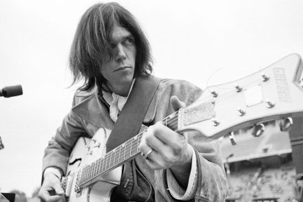 Megjelent Neil Young 45 évvel ezelőtti, eddig kiadatlan lemeze, a Homegrown