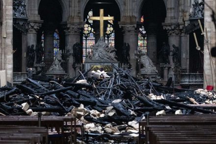 Szeptemberig kell várni a Notre-Dame leégett huszártorony körüli állványzat elbontására
