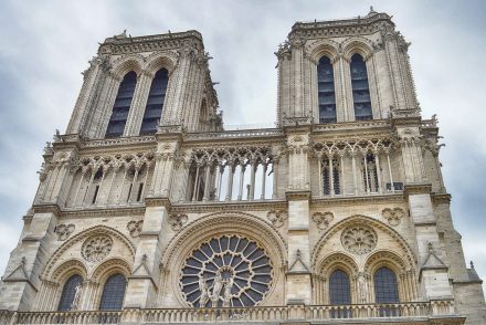 Elfogadták a kormányjavaslatot, a Notre-Dame a tűzvész előtti állapotot állítja vissza