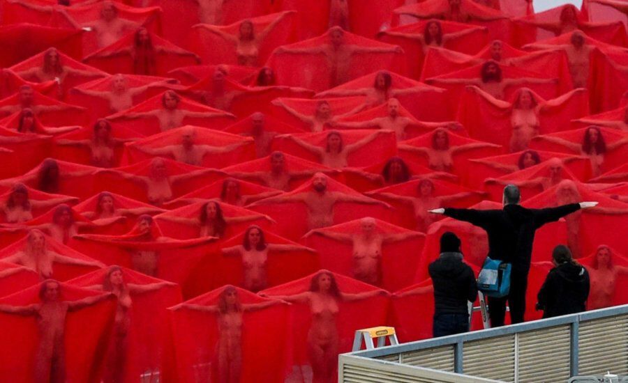 Nude Models Draped In Red Pose For Spencer Tunick Newslocker E1531148865943