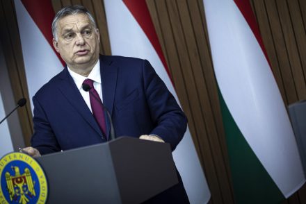 Orbán Viktor a telefonja szerint is a régi dolgok híve
