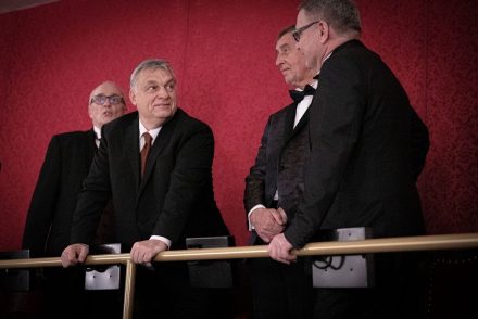 Orbán Viktor ellen tüntettek Prágában