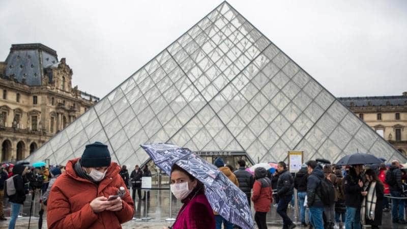 Parizsi Louvre Nyitvatartas Kinyitas Koronavirus