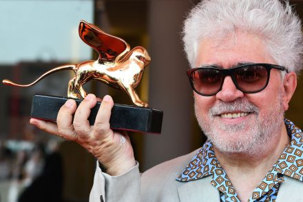 A spanyolok Pedro Almodóvar Fájdalom és dicsőség filmjét nevezik az Oscar-díjra