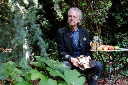 Politikusok és irodalmárok egész sora örül Peter Handke Nobel-díjának